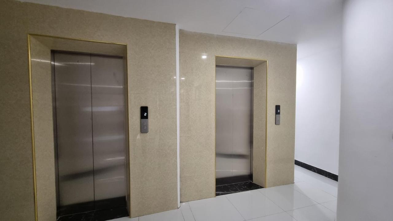 Era Apartment Khuc Thua Du Hanoi Exterior foto