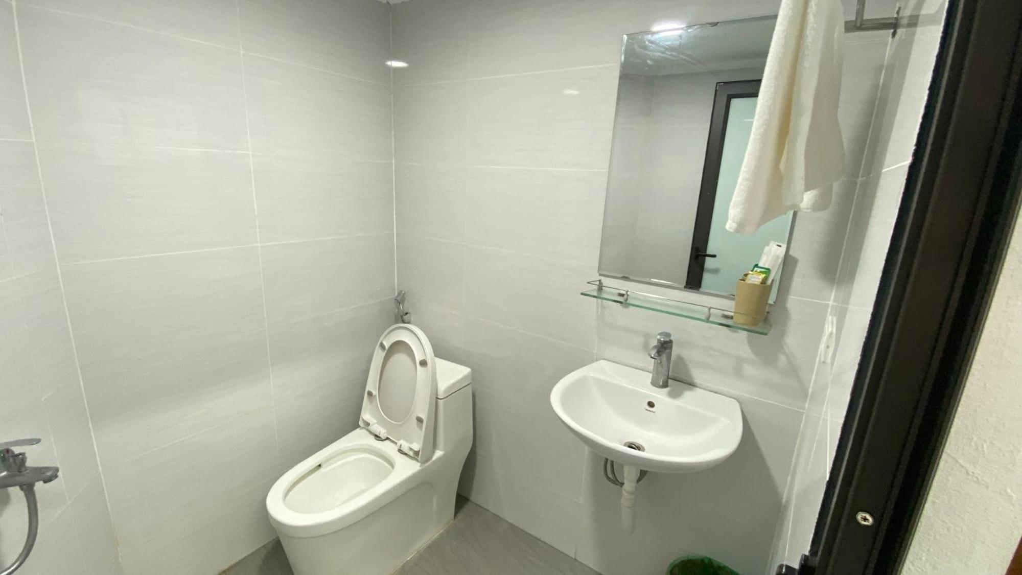 Era Apartment Khuc Thua Du Hanoi Exterior foto